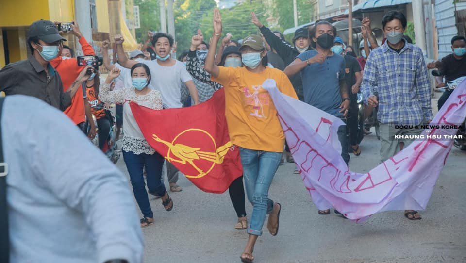 SpringBago's tweet photo. Residents from #Monywa still took to the streets and demanded to #RecognizeNUG and #SopportCDM and #SupportPDF on Oct 7 morning.
#WhatsHappeningInMyanmar
#Oct7Coup https://t.co/YcWIOCNn7q