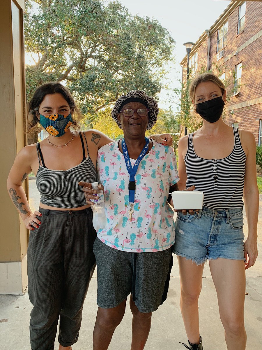 AlgiersProud's tweet photo. A few pictures of our friends at #ElysianMeals today, who have partnered with us to deliver fresh, hot meals to community members in need in Algiers! Thanks for keeping the seniors at #BoydManor fed with a delicious jambalaya dinner. 🍛 We love &amp; appreciate you! ⚜️❤️ #MutualAid https://t.co/rhHgqXZGhQ