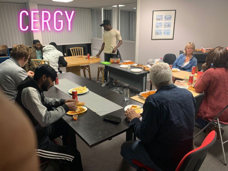 Repairs75's tweet photo. 🚀 Dans tous les #repairs chaque 1er mercredi du mois c’est les Pieds dans le plat ! La pair-aidance est un levier puissant d’empowerment individuel et collectif des jeunes de l’ASE. 
Nos bénévoles et nos salariés en font la démonstration chaque jour ! Force à eux ✊🏼 https://t.co/EwKsvMawZi
