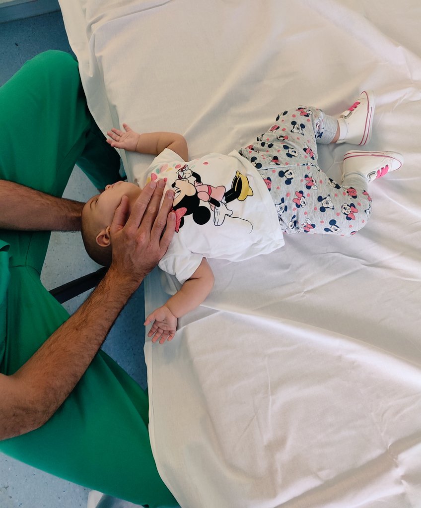 DenySantaMarina's tweet photo. Si puede ser SIN llorar mucho mejor para tratar una Tortícolis Muscular Congénita, o no? 

Mejor para paciente, familia y también para #fisioterapeuta #pediatric.

Justo esta semana @sefip_org nos ha facilitado la traducción de la guía de práctica clínica sobre la TMC. 

Gracias! https://t.co/RdtdS4lUAW