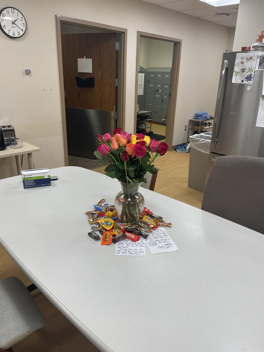 Slater_Curtis_'s tweet photo. Took some time today to thank some amazing ER nurses and staff at Unity Hospital. We all need a little love and encouragement, let’s go! @AllinaHealth #TILL360 https://t.co/AIE2MZ8zzE