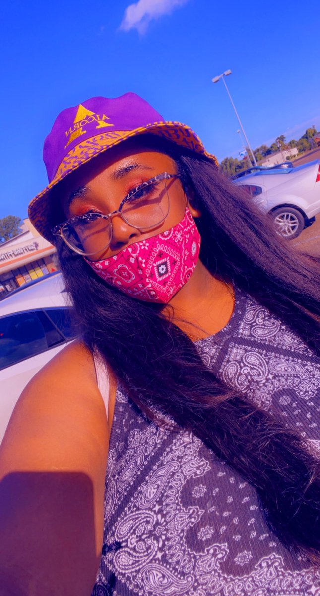 xo_tyraaaaaaa's tweet photo. 𝓰𝓸𝓵𝓭𝓮𝓷 𝓱𝓸𝓾𝓻. 🌹🤍 #Alcorn #chickenwednesday https://t.co/Qp93zMXw4x