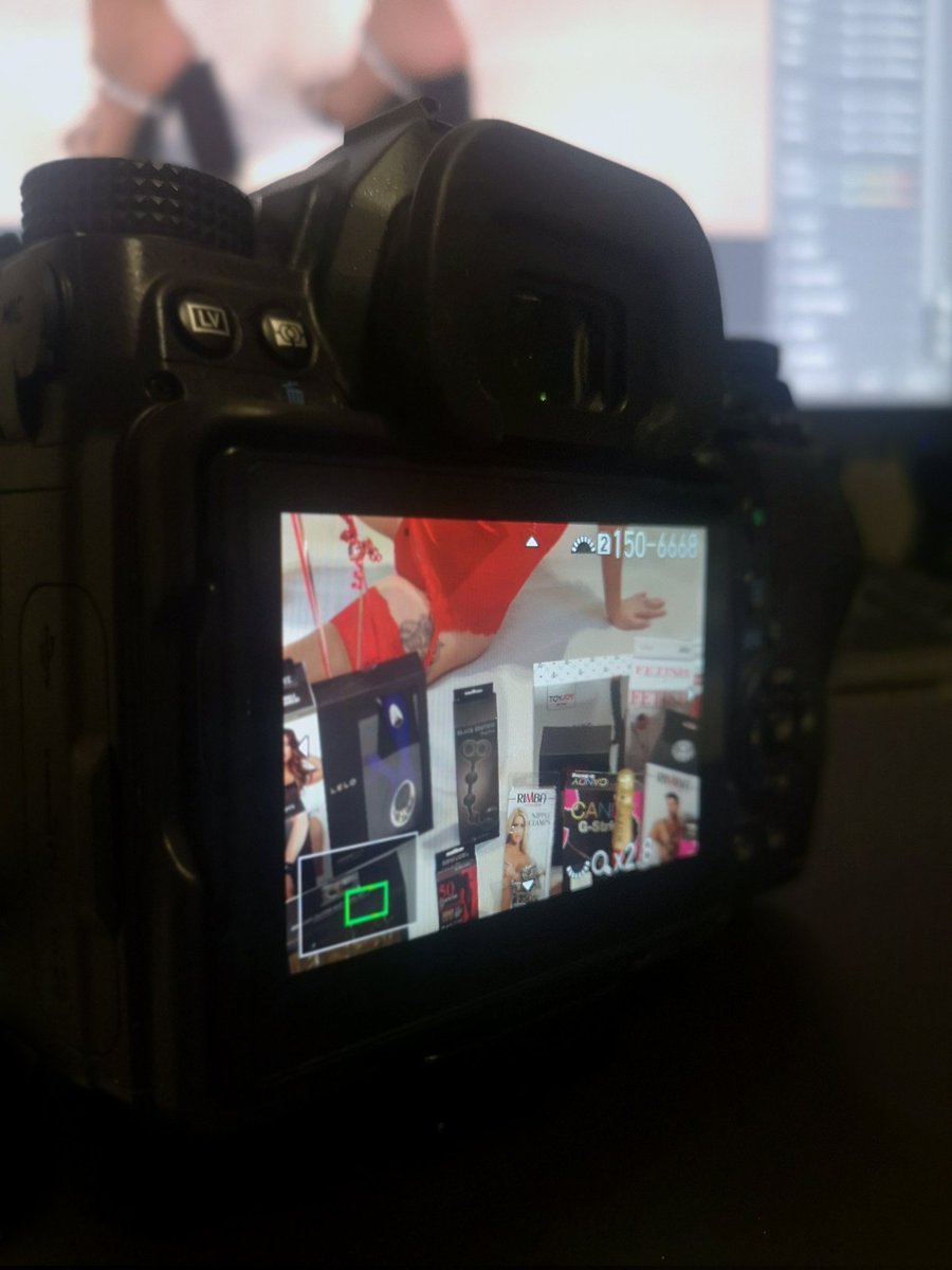 TomUXExpert's tweet photo. What a day!!!❤️ 10 000 shots done 📸. This campaign will blow your mind 🤯 @AbsoluteDMedia #Absolutelife Now time for #photoediting https://t.co/zmPHttxNzs