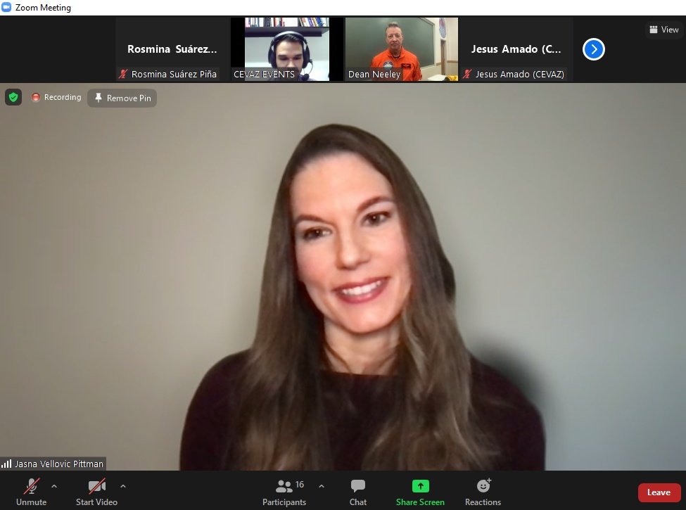 sciencelover_rs's tweet image. Hoy mi palmadita en la espalda me la dio la Dra. Jasna Vellovic de Pittman, investigadora zuliana en NASA y Harvard🎉

Dijo que mi trabajo en comunicación de la ciencia es muy importante🥺

“Dale duro, no te rindas. Disfruta siempre el momento”

¡Gracias!💖

#WorldSpaceWeek2021👩🏽‍🚀