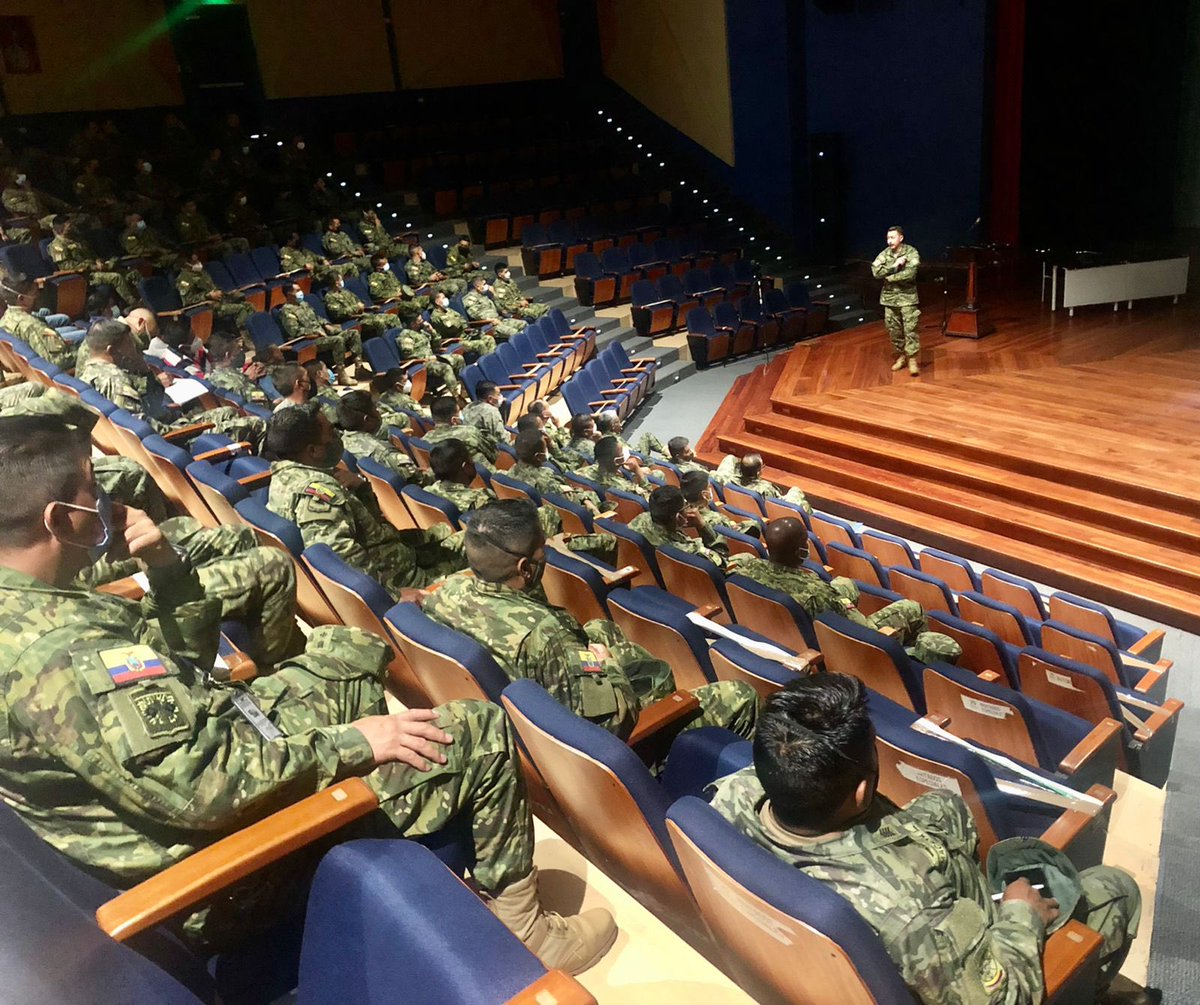 ISSFA_ECUADOR's tweet photo. #Atuntaqui | El #Issfa continúa con la campaña masiva de difusión del proyecto de Ley Orgánica de Seguridad Social de las Fuerzas Armadas al personal militar de las unidades de la plaza de Imbabura. #IssfaContigo https://t.co/SBJi0dmd5A