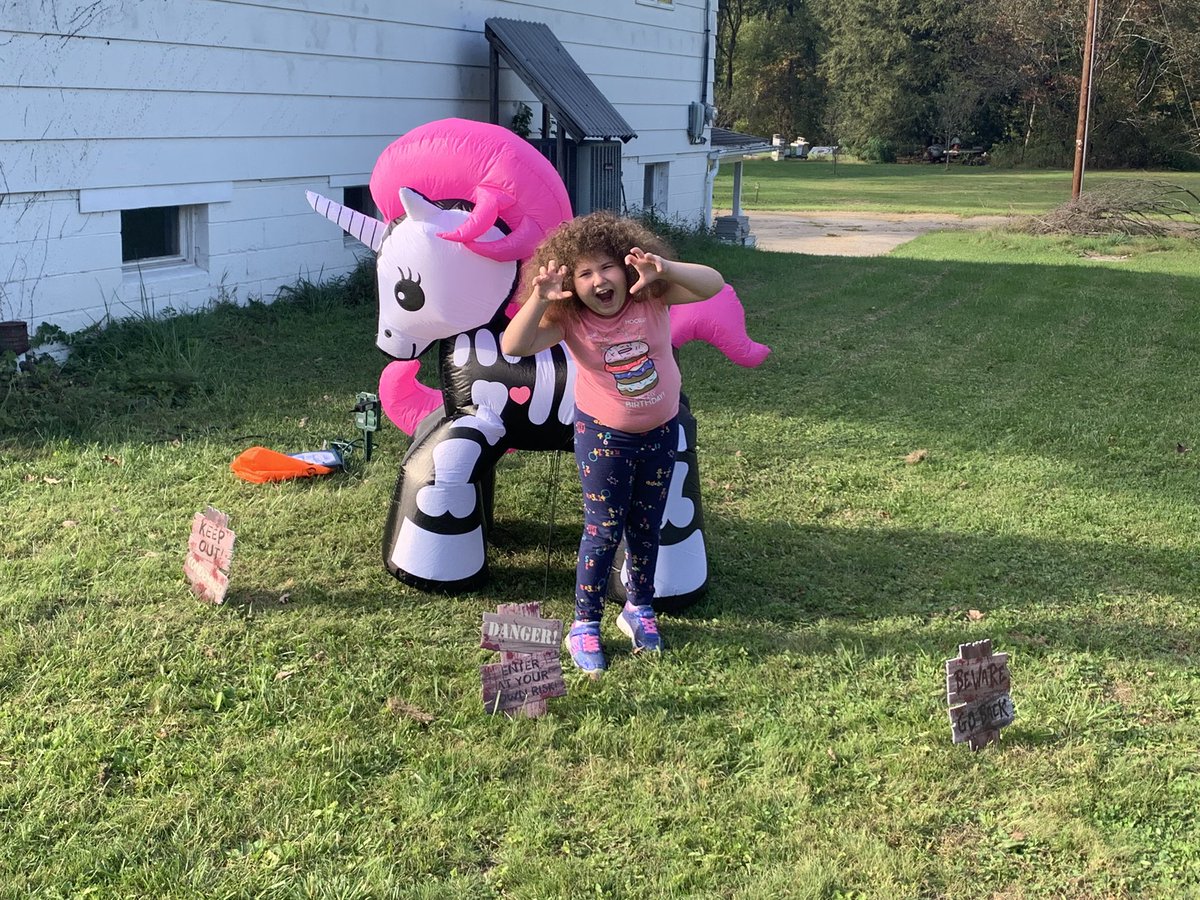sweet_lil_baker's tweet photo. I love this little girl with all my heart! I really love seeing that smile back on her face! She deserves everything… I’m glad I was able to make her happy after school today! #Halloween #SkeletonUnicorn #HappyGirl #LoveMyDaughter https://t.co/TXrKrGefN3