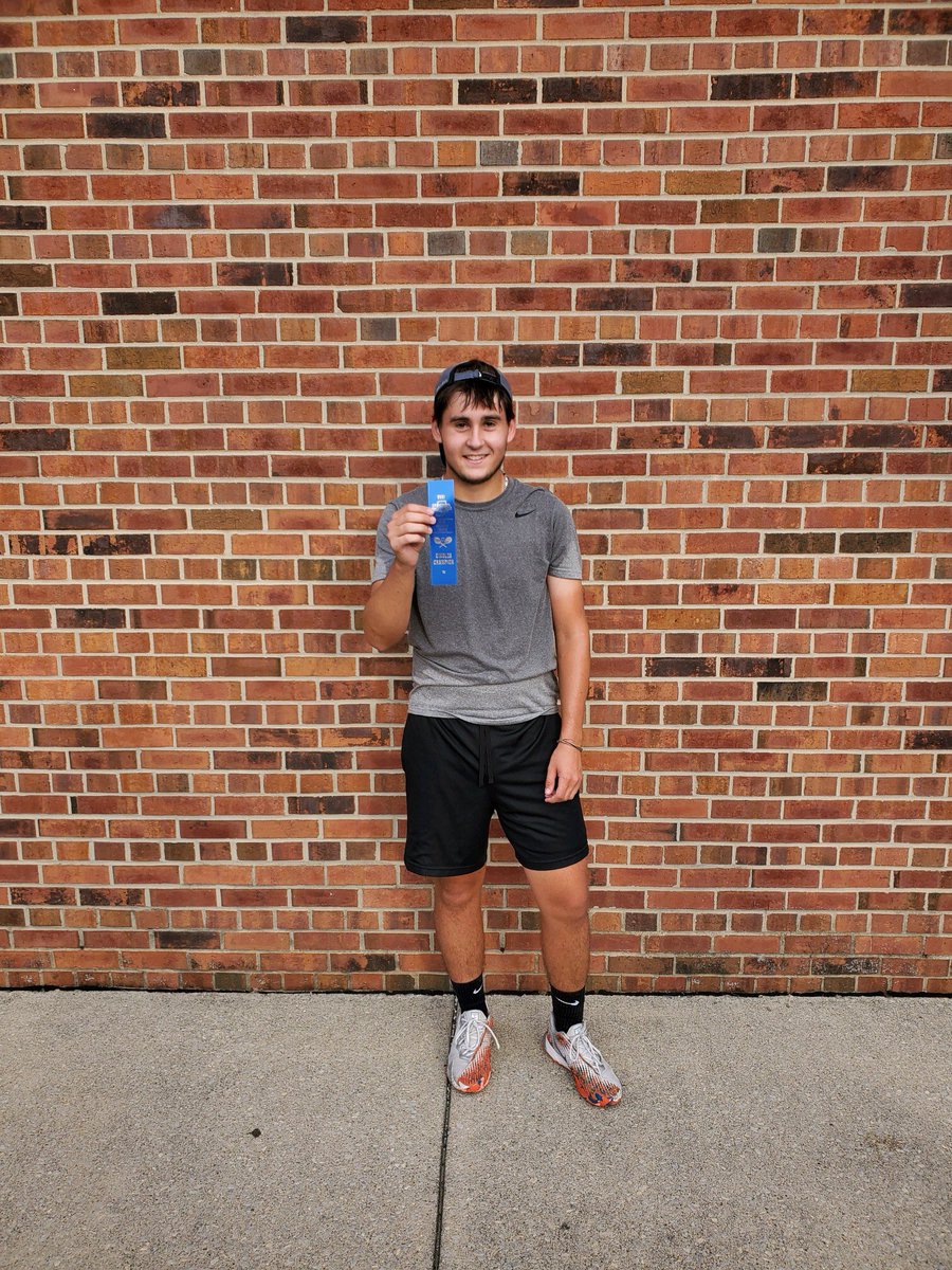 DennyDorrelFCHS's tweet photo. New day same result!!!  @JackStirn stays undefeated on wins the individual sectional championship at Richmond!  #ThatBoyGood https://t.co/cFAc62vGsA