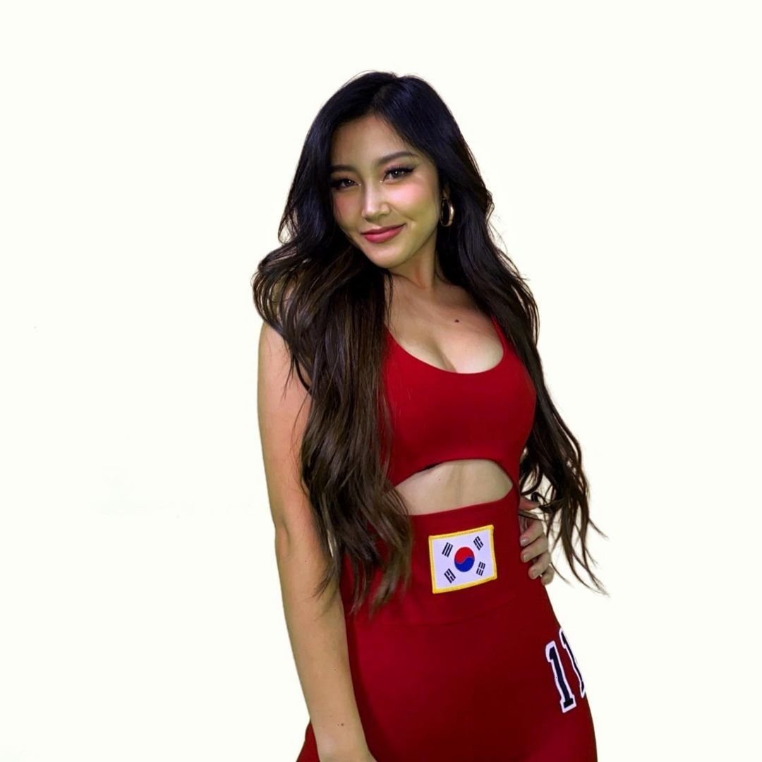 96sflm's tweet photo. how i imagine heyoon outfits in some of now united mvs; a thread. https://t.co/35mOk9nzEG