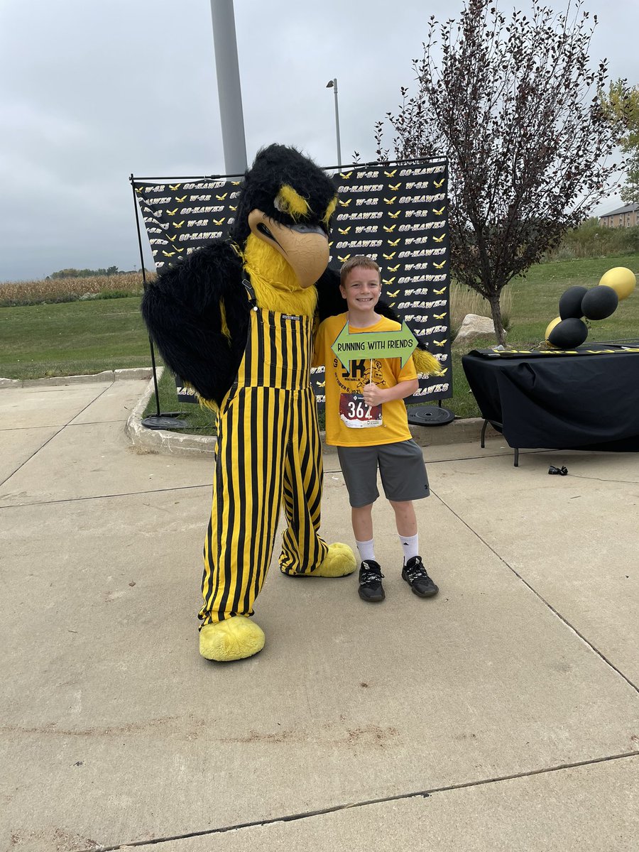 LangnerJ's tweet photo. 700 kids, 60 staff, 100 volunteers, $14,000 raised, $3000 donated to @W_SRFoundation and celebrating our community! #iowahealthieststate #getyourwalkon It’s a great day to be a Go-Hawk! https://t.co/0PjUuiG2oH