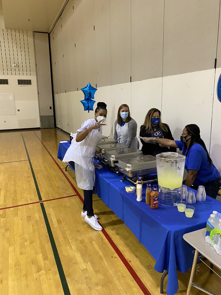 Had the pleasure of serving lunch to the staff at @HutchinsonPK8 today for Count Day #WeAllCount #riseupwithdpscd #DPSCDProud #StudentsRise <a href="/PrincipalTait/">Georgina Tait</a>