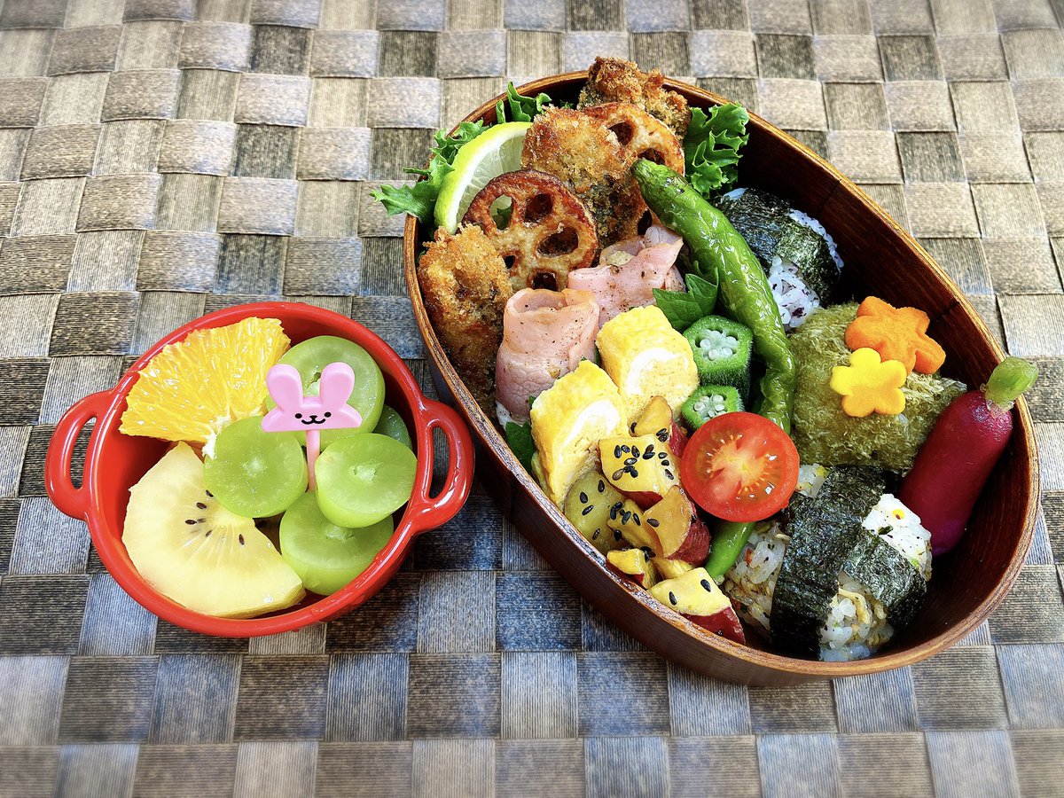 Tktop على تويتر お弁当4人前 おかずは太刀魚のフライなどと おにぎり です 和歌山市はまだ断水の影響で 夜遅くまで車が行き交ってます 職場の人達も 同僚の家のお風呂を借りたり 実家へ帰ったり 早く元の生活に戻りますように 木曜日 今日もお仕事