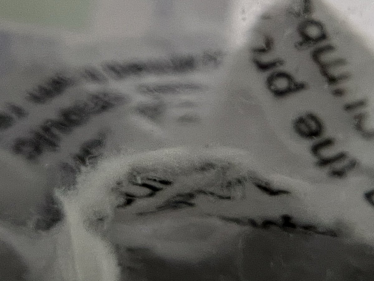 jimmygunawanapp's tweet photo. Newspaper Pulp and Soap Bubble #macro #HalideApp #NeuralMacro #iphone13pro https://t.co/3tInVuEuNE