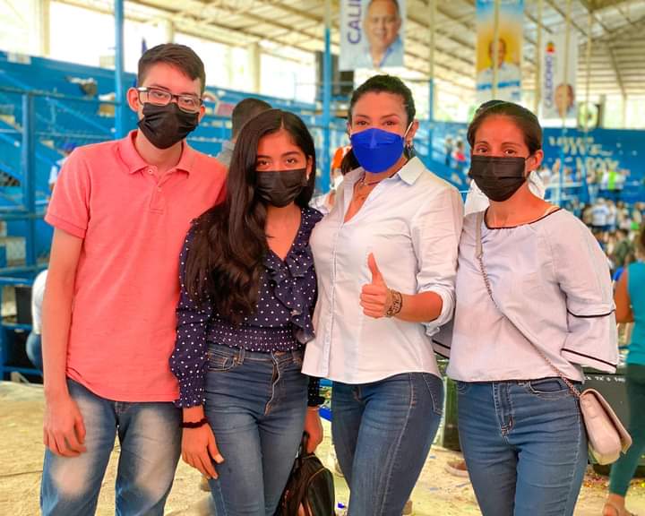 marnie_menardi's tweet photo. Líder Armando Calidonio, Gracias por demostrar excelencia en todas las actividades que realiza, Gracias por motivarnos al trabajo en equipo, por desafiarnos a alcanzar juntos el éxito. #ElCambioNoSeDetiene #YoSoySPS
Somos #ElMotorDeMiPais
#PapiALaOrdenPresidente
#MarnieMenardi244 https://t.co/Z636IVYbn0