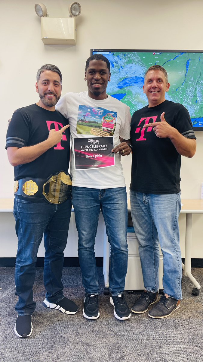 Shout out to <a href="/kosmoski/">Ed Kosmoski</a> and <a href="/AmrWahba1080/">Amr Wahba</a> finishing off an awesome QBR with this surprise! Much appreciated + a huge shout out to my entire #FairfieldCounty team. This one’s for you!💪💪