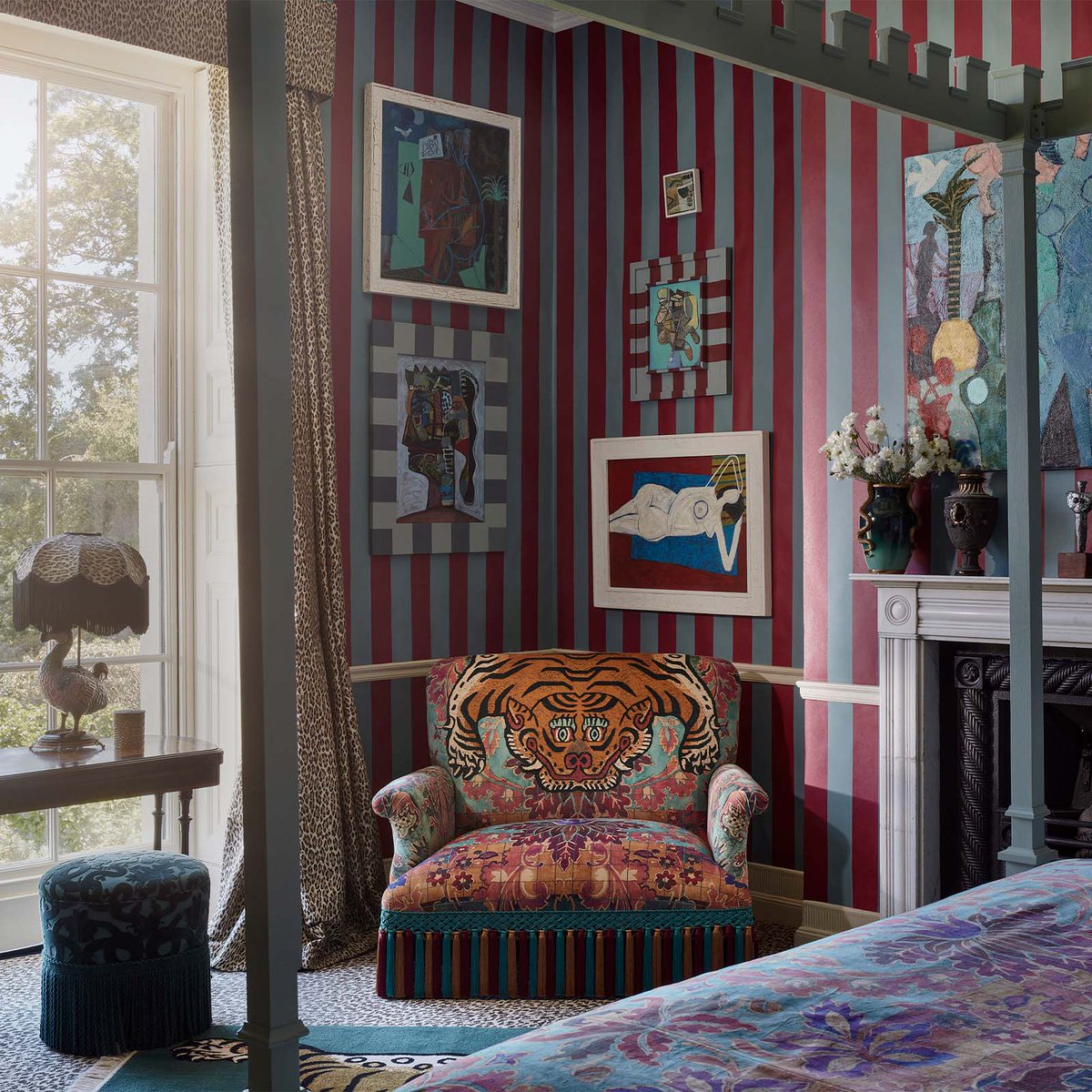 #HouseofHackney takes a step back from its nature-inspired motifs to bring you bold stripe wallpaper designs. Discover Camelot, a rock n roll inspired piece, woven in Britain on tactile jacquard. 

Read how to style with stripes: newwall.com/blog/styling-s…