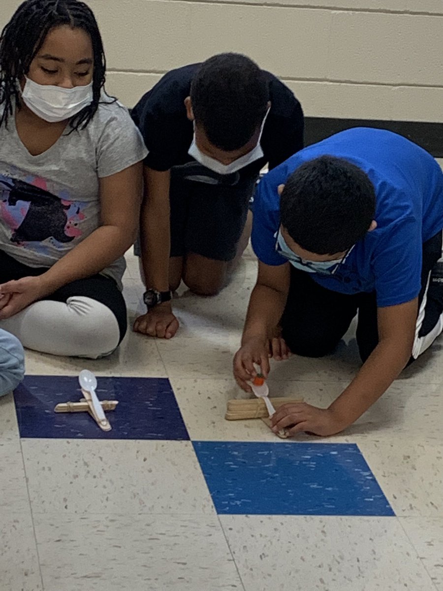 _MrsHenrysClass's tweet photo. What do you do when there is no specials for the day… you BRING THE MAGIC! 3rd graders today experienced STEM, social studies, writing, and math through rotations. And transformed into surgeons this afternoon! #BringTheMagic #IgniteLearning #WPSproud https://t.co/0zrlUOCFr5