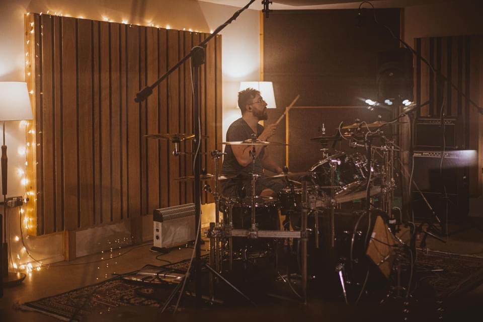 thisismonuments's tweet photo. Drums etc
📸: @crlltm
#albumIV #blastbeats #grooves #riffs https://t.co/6eJBc68cE6