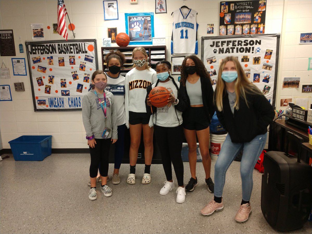 coachdehn's tweet photo. Varsity wins last night. Thomas with 16. Ganschow with 12. Hoops kids are back at it today trying to get better at lunch and after school. Love it. @Woodridge68 #gettingbettertoday #JJHhoopsfamily🏀 https://t.co/Oc3Tsn571m
