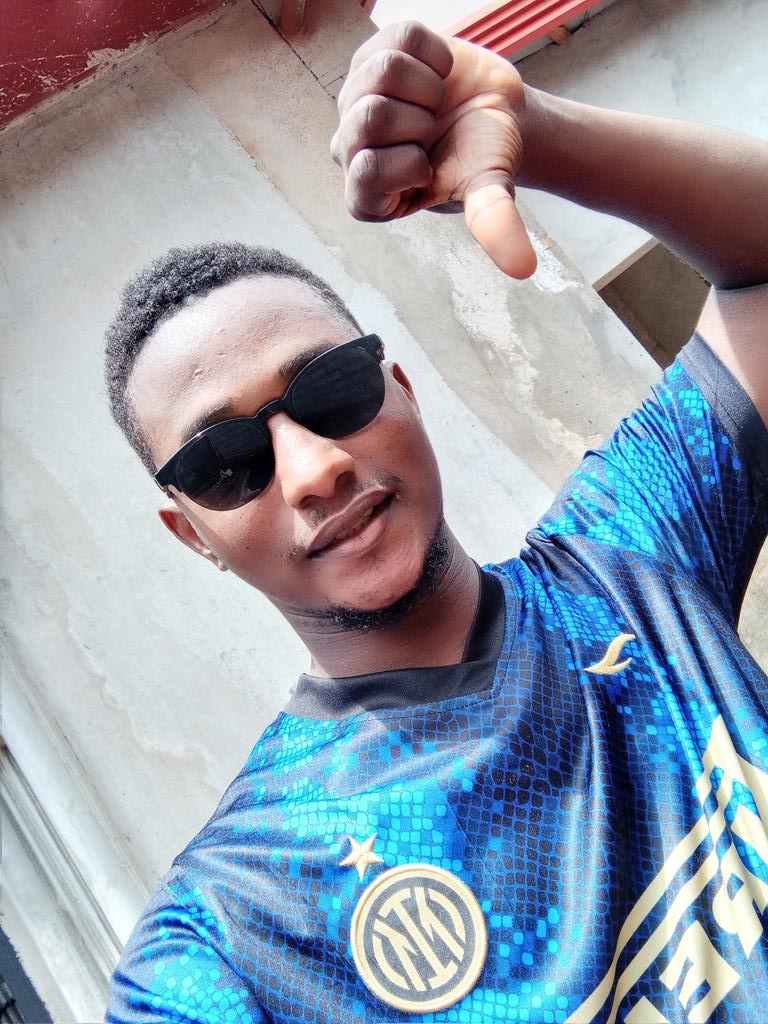 DSooleymane's tweet photo. Dans ma tête ça va comme un DIMANCHE...⚒💦🦅

#VT2F 🦅🤸‍♂️ https://t.co/zi9QsqhxUu