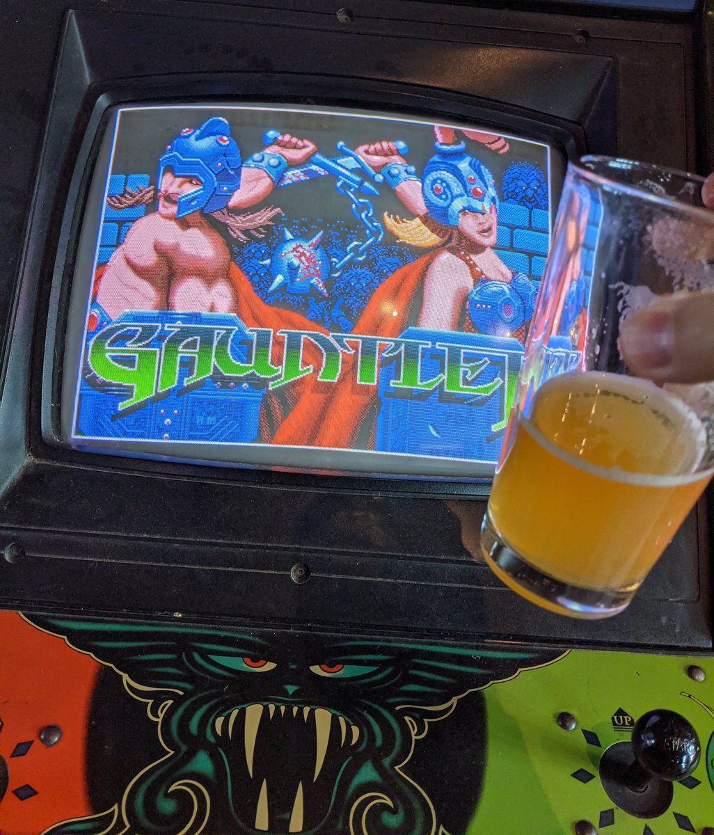 pastwarranty's tweet photo. Gauntlet in the wild. #leveluparcade #retroarcade #retrogaming https://t.co/1vrac1iU7N
