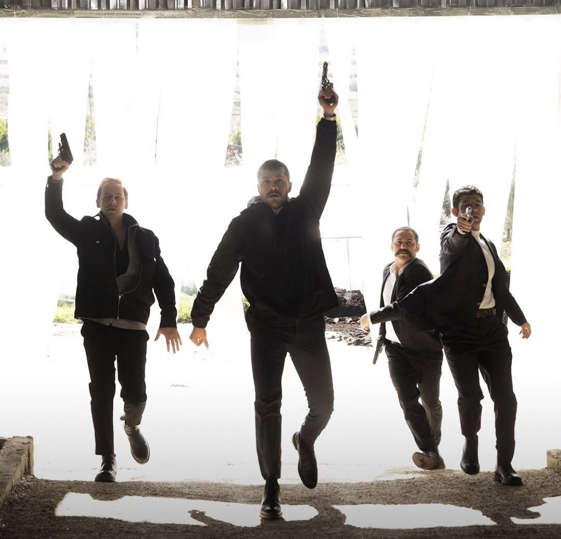 okay but we need them working like a team all together again 😭🔥

SonYazaŞansOl StarTV