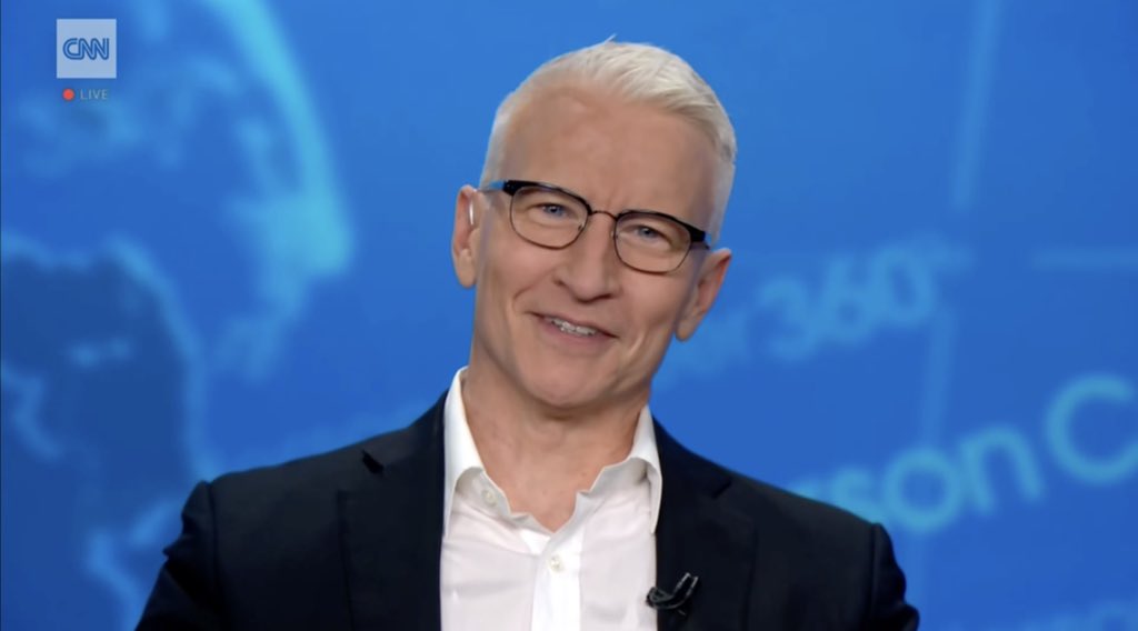Kymbersmith90's tweet photo. Petition for @CNN to let @andersoncooper present the news like this! #andersoncooper #whatalook https://t.co/wvUaXQrMEF