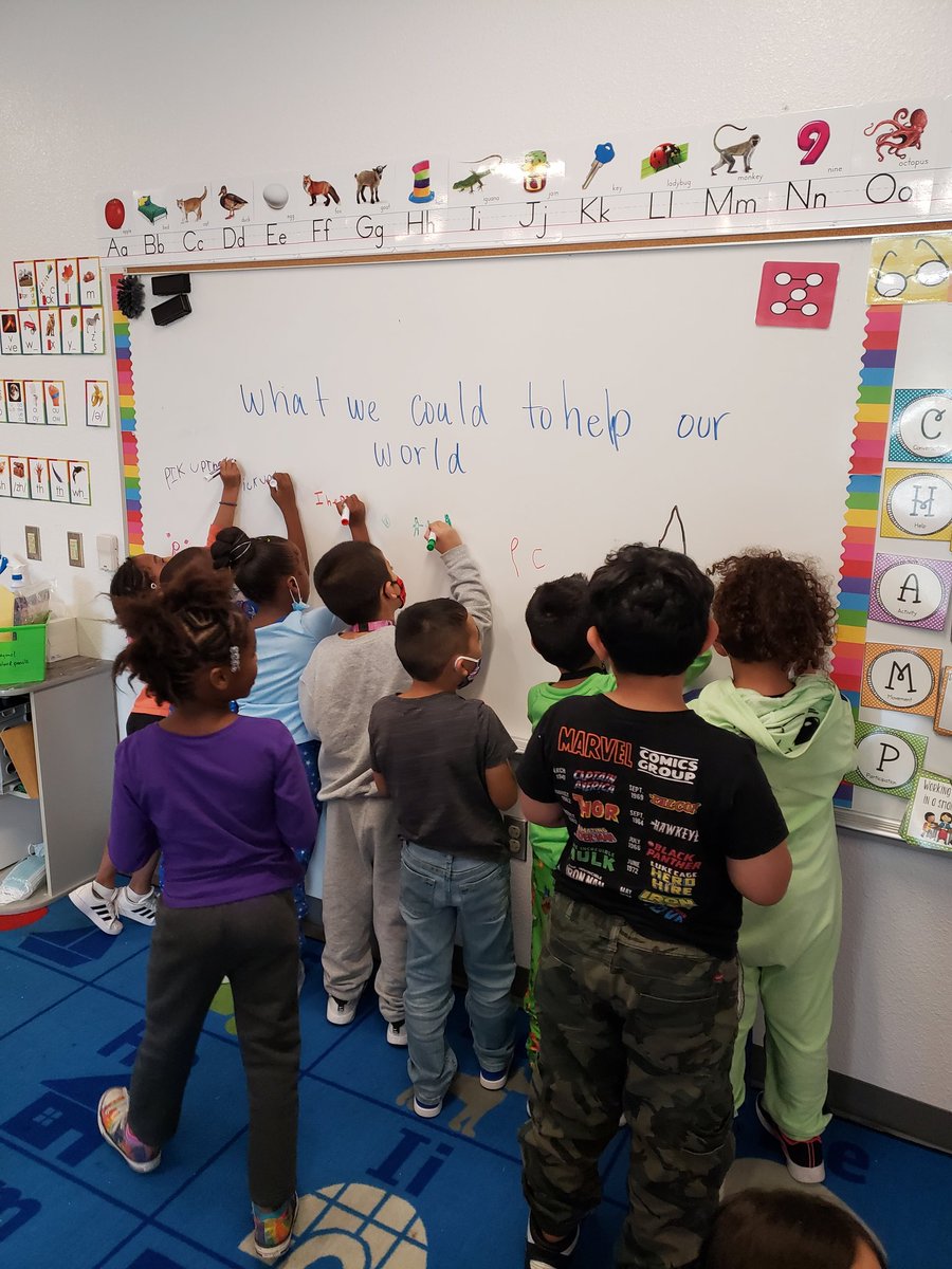 smithspride's tweet photo. We talked about how ordinary people could change the world and the kids came up with ways they could change the world too. The came up with everything from picking up trash to buying homeless dogs blankies. It was so neat to see them think about others. #pvlionpride #ecproud https://t.co/Xi11zAqnvS