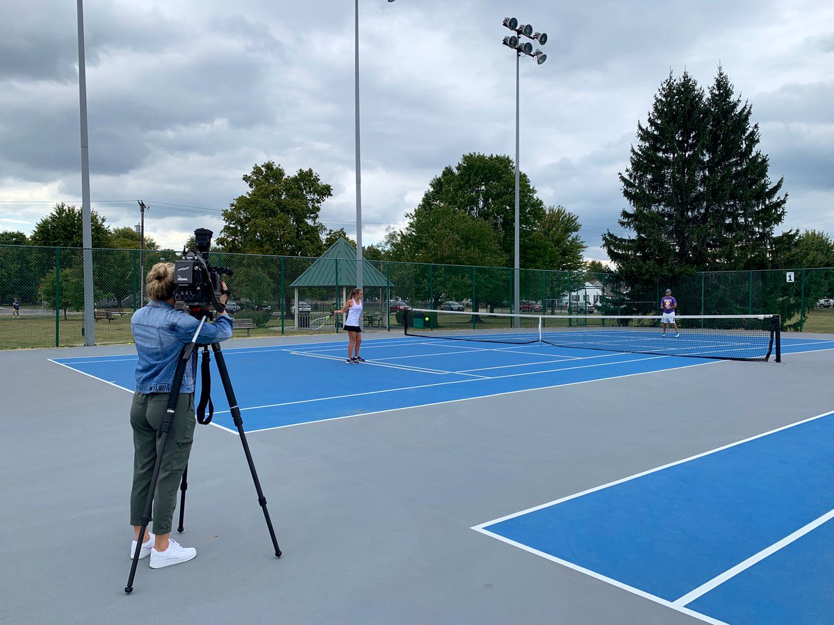 HayleyLewis_'s tweet photo. Our @HyVee Athlete of the Week, @NKCSchools student athlete Sydney Fuger, a NKC freshman who qualified for state (first since 2006) and has a 4.0 GPA‼️ 

Oh did I mention she won District 7 singles championship⁉️🎾

Full story at 10pm on @KSHB41 https://t.co/GHEenppCBn