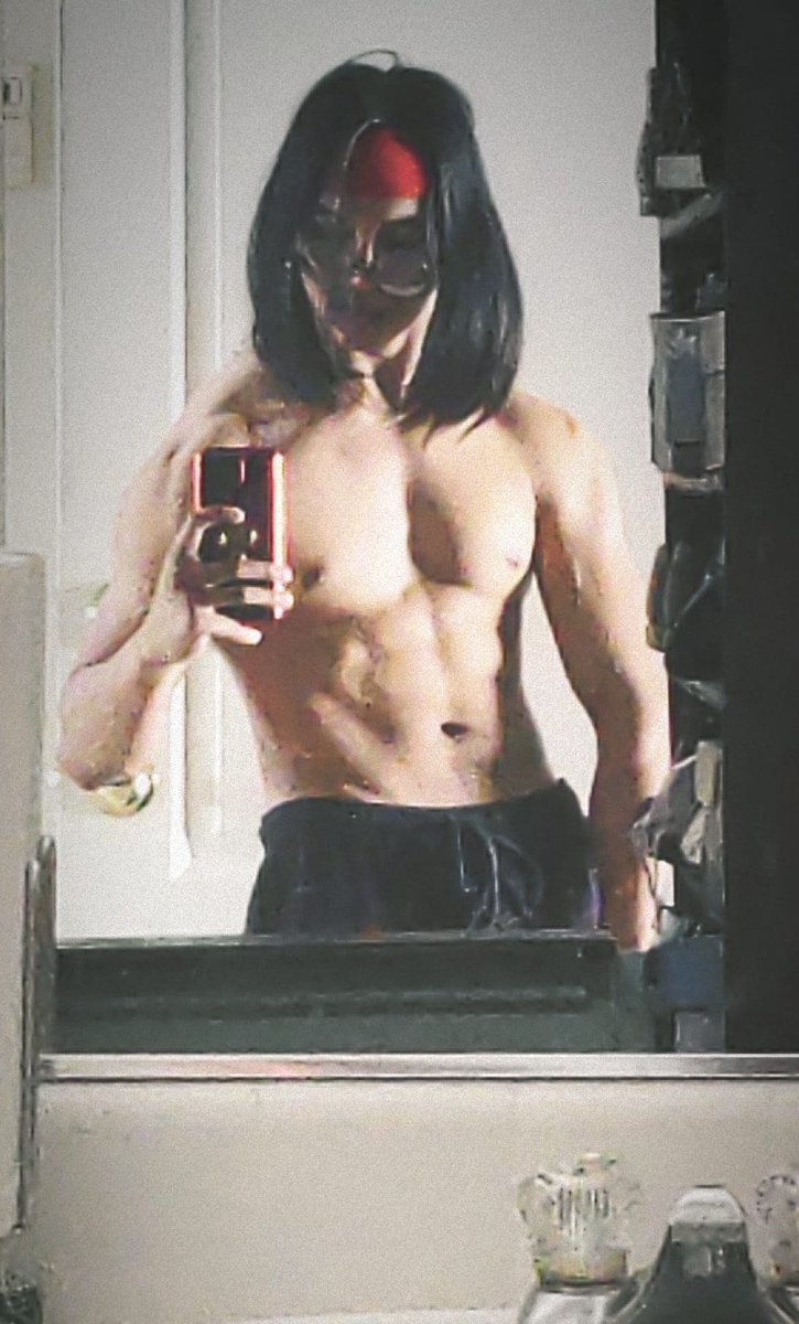 Guess I'm Liu Kang for Halloween. 💀 🐉 ☯️ ⚡