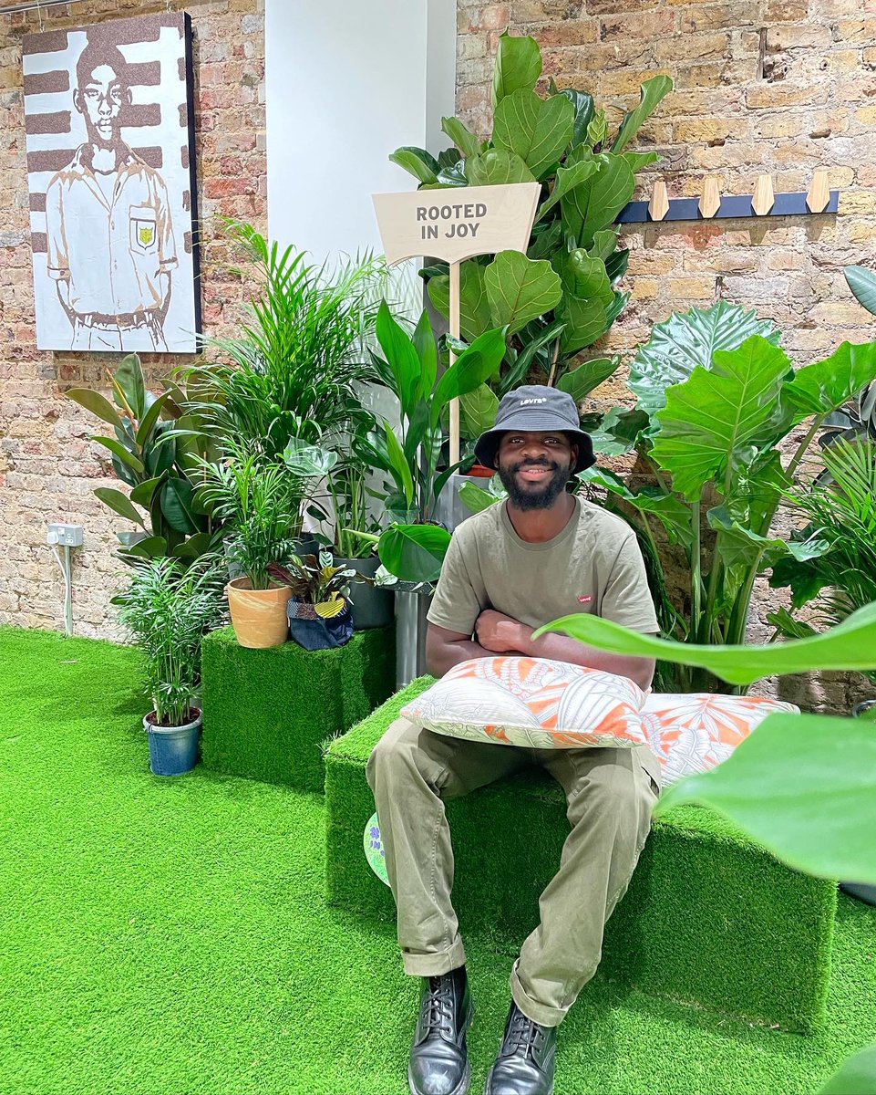 AMARTEYART's tweet image. Straight from Teshie (Accra) to the streets of London 

Commission by @Levis_UK