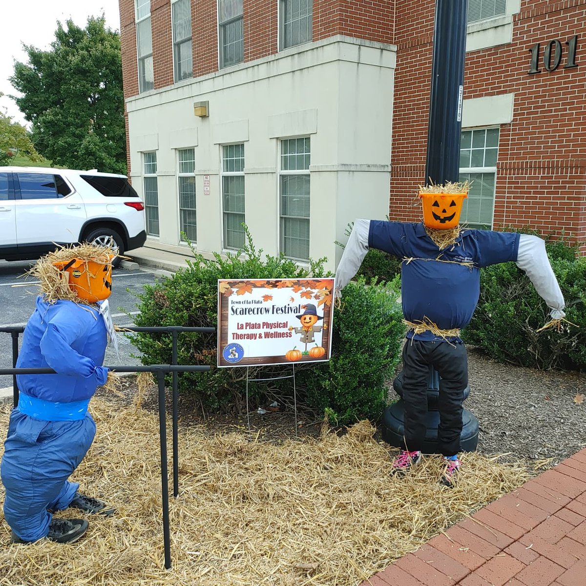 LPPTWell's tweet photo. Scarecrow Festival 2021 #laplata #laplatamd #physicaltherapy #wellness #charlescounty #charlescountymd #health #townoflaplata #scarecrowfestival #fallfestival https://t.co/4e1XNOdi9q