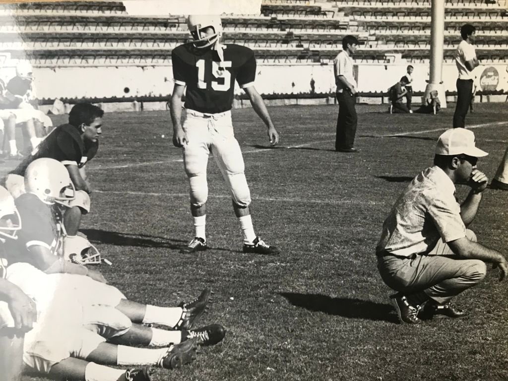 abogadopateador's tweet photo. Mi papá en el gran Estadio de la Ciudad de los Deportes (Estadio Azulgrana, Azul) seguimos celebrando sus 75 años. A defender estos inmuebles deportivos. https://t.co/QaUoQP0GK2