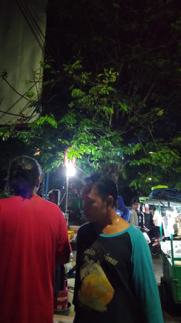 KEBUMENinLOVE's tweet photo. Kuliner malam...
ULD UNIT LAPAR DARURAT
mangkal di timur pasar Tumenggungan Kebumen setiap hari dari jam 00:00 s/d pasar pagi bubar
AA CEPOT namanya siap membantu anda yg belum bisa tidur
#kebumen #kencot #madang https://t.co/5tbo5RSvpE