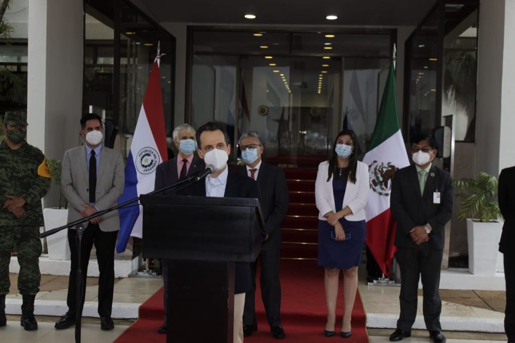 mreparaguay's tweet photo. 🇵🇾-🇲🇽 El gobierno y el pueblo de la República del #Paraguay agradecen el gesto solidario de #México por la nueva donación de 150.000 dosis de la vacuna #AstraZeneca.

➡️ https://t.co/WBVabTNQLk https://t.co/cV4ifSJmSv