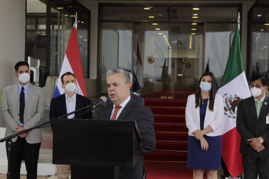 mreparaguay's tweet photo. 🇵🇾-🇲🇽 El gobierno y el pueblo de la República del #Paraguay agradecen el gesto solidario de #México por la nueva donación de 150.000 dosis de la vacuna #AstraZeneca.

➡️ https://t.co/WBVabTNQLk https://t.co/cV4ifSJmSv
