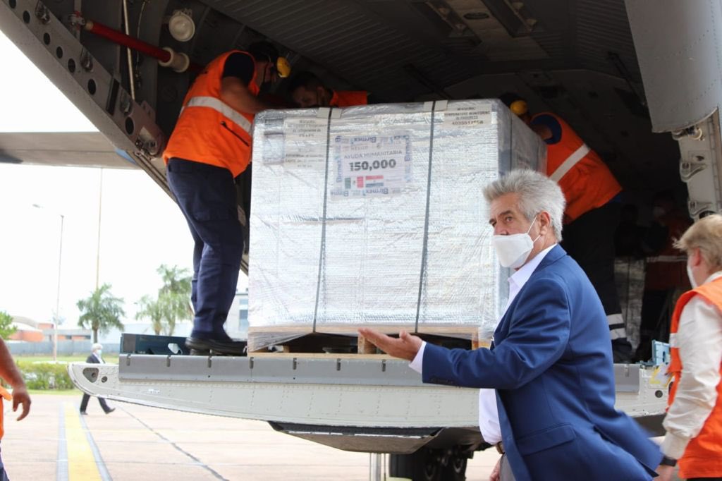 mreparaguay's tweet photo. 🇵🇾-🇲🇽 El gobierno y el pueblo de la República del #Paraguay agradecen el gesto solidario de #México por la nueva donación de 150.000 dosis de la vacuna #AstraZeneca.

➡️ https://t.co/WBVabTNQLk https://t.co/cV4ifSJmSv