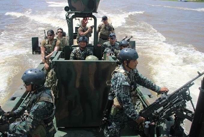 naval_peru's tweet photo. #MGPNoticias En el río Momón en Iquitos, se realizaron operaciones con botes de combate como parte del Ejercicio Multinacional #UNITASLXII -Fase Amazonía, evento en el que participó la Unidad Especial de Botes N°22 y el Grupo de Operaciones Especiales N°3.
#BicentenarioMGP https://t.co/2H5PqrV4qe