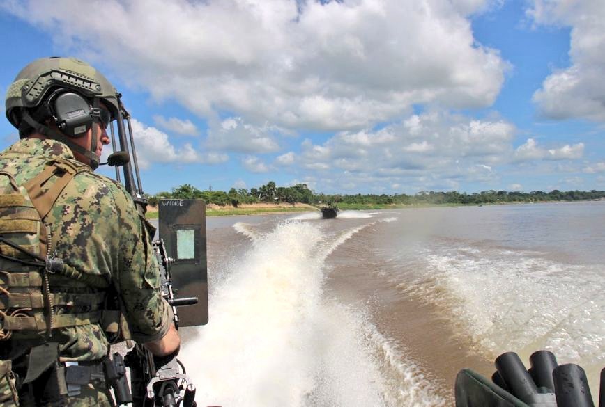 naval_peru's tweet photo. #MGPNoticias En el río Momón en Iquitos, se realizaron operaciones con botes de combate como parte del Ejercicio Multinacional #UNITASLXII -Fase Amazonía, evento en el que participó la Unidad Especial de Botes N°22 y el Grupo de Operaciones Especiales N°3.
#BicentenarioMGP https://t.co/2H5PqrV4qe