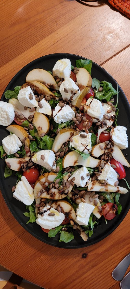 SansziePanzie's tweet photo. Salad time! @BWQualityGrwers #arugula #mygarden #basil @belgioiosoinc #burrata toasted seeds @sunset tomatoes #Boscpears balsamic vinegar and lemon vinaigrette #evoo paired with #caparzo #Toscana #sangiovese https://t.co/Cr1E1ZxyVO
