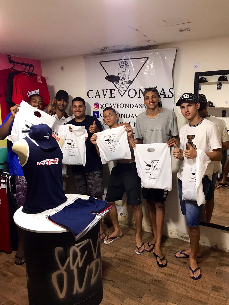 Greciaprod2's tweet photo. Hoje foi dia de deixar a gangue no traje ideal pro dia 8, e já pegando o fio da meada, aí está o kit masculino do nosso sorteio para a melhor fantasia. O prêmio feminino será unha e trança, e aí, vai ficar de fora dessa? 🇬🇷🚀🧙‍♂️🎃 #Greciafantasy @IgorCaveOndas https://t.co/XmilD2WrAk