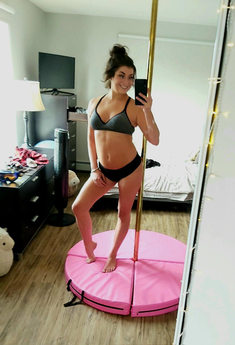 Sarsinator's tweet photo. My arms were almost too tired to hold the camera 🥵💀 #PolePractice https://t.co/x4OhCgm4H2