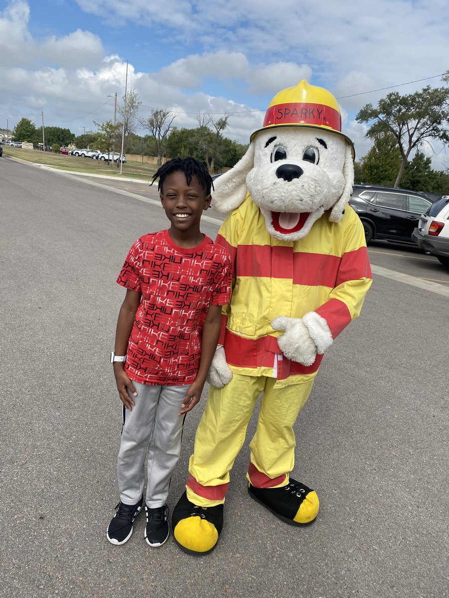 clarksfourthgrd's tweet photo. Fire Safety talk with McConnell Firefighters! #4thgrade #wineteerstrong #derbypride @wineteerusd260 https://t.co/m7pYbnQX0S
