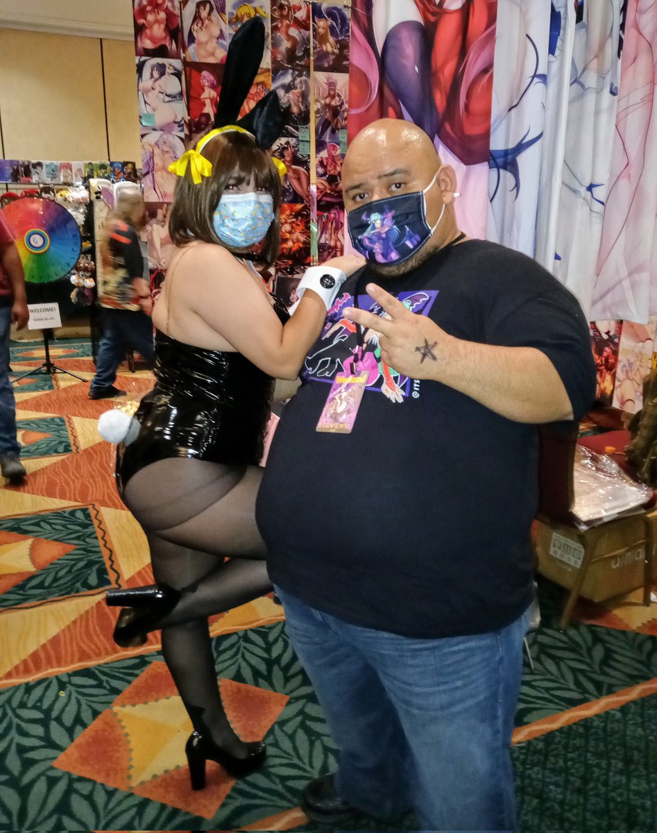 mexicanbuddha87's tweet photo. So happy i ran into @moonbunnyxi during #ecchiexpo a couple weeks ago! Happy i got a pic with her Bunny Girl Suzumiya cosplay ☺ #themeloncholyofharuhisuzumiya #涼宮ハルヒの憂鬱 #haruhisuzumiya #涼宮ハルヒ #sosbrigade #sos団 #haruhisuzumiyacosplay #bunnygirl #バニーガール https://t.co/zvfVOFUIZy