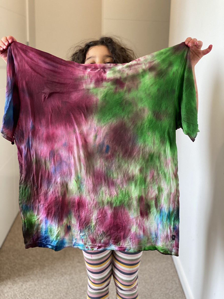 MarLeaMN's tweet photo. Lockdown artwork by Leanna 💕
Turning daddy’s white singlet into a colourful T-shirt 😄
#lockdownnz
#lockdownseries
#artwork https://t.co/ToisuP5mEl