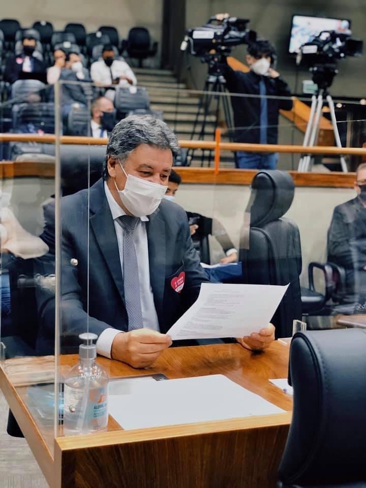 cassiacarpes's tweet photo. Hoje na Camara Municipal de Poa foi aprovado o PL que visa incentivar a regularização dos “contratos de gaveta”, através da redução da alíquota de 3% para 1,5% do imposto de transmissão (ITBI). Segundo o projeto, o incentivo terá vigência de 1º de janeiro a 30 de abril de 2022. https://t.co/xhPAuC73tr