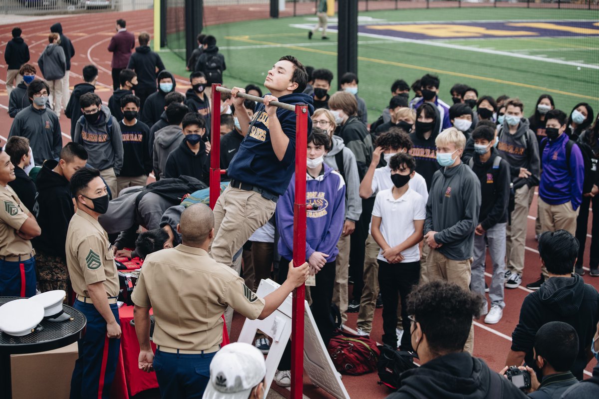 SFOMarines's tweet photo. Recruiters with Recruiting Sub-Station San Francisco hosted a pull-up challenge at Archbishop Riordan yesterday and talked to the students interested in learning more about the opportunities available within the Marine Corps. https://t.co/CeBTSUej5Q