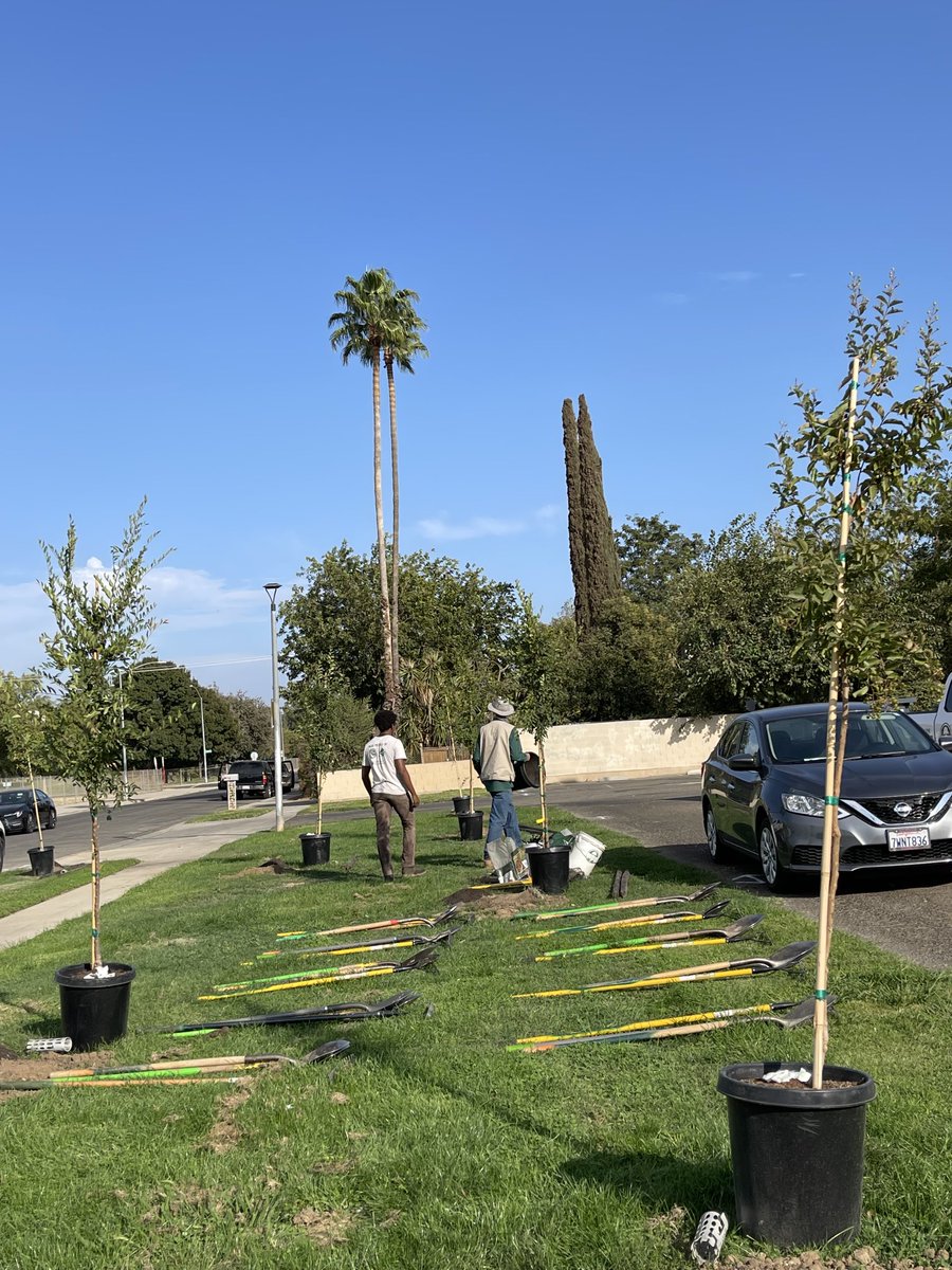 One Fresno Clean Air Day! ⁦<a href="/CleanairCA/">Coalition for Clean Air</a>⁩  ⁦<a href="/BeautifyFresno/">Beautify Fresno</a>⁩ ⁦<a href="/CleanAirDay/">California Clean Air Day</a>⁩