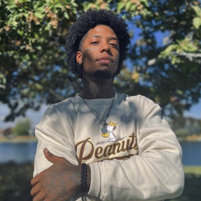OGthugAve's tweet photo. Always painted a different picture 📸🎨 https://t.co/uYo1uYbXwO