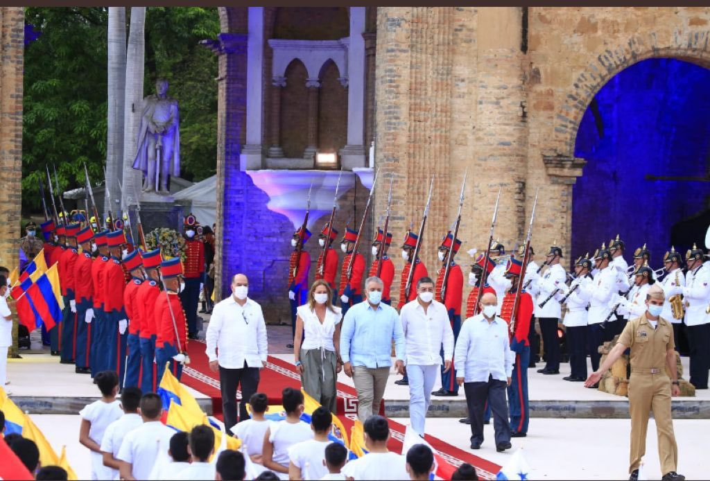 Acompañamos al presidente de Colombia 🇨🇴 <a href="/IvanDuque/">Iván Duque 🇨🇴</a> en la Conmemoración del Bicentenario de la Constitución de Cúcuta.

Desde aquella fecha la historia de Venezuela 🇻🇪 y Colombia 🇨🇴 es una sola, un mismo Libertador y una misma idea de Independencia.