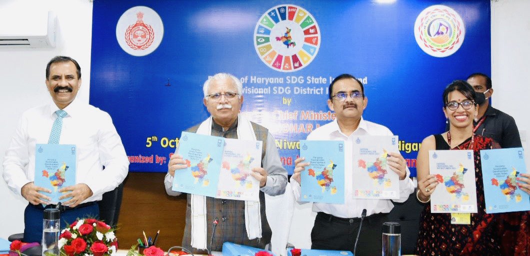 SanyuktaSam1's tweet image. सबका साथ, सबका विकास, सबका विश्वास, सबका प्रयास !!

#haryana @NITIAayog के #SDGIndiaIndex में अग्रणी राज्य की श्रेणी में रहा है - प्रदेश सरकार @GlobalGoalsUN को ज़िलों तक क्रियान्वित करने में सफल रहा ! @mlkhattar जी एवं मुख्य सचिव ने हमारी कार्यशाला को प्रोत्साहित किया !